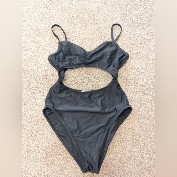 Madewell Cinched Cutout One-Piece Swimsuit, Black Size S - Picture 7 of 12
